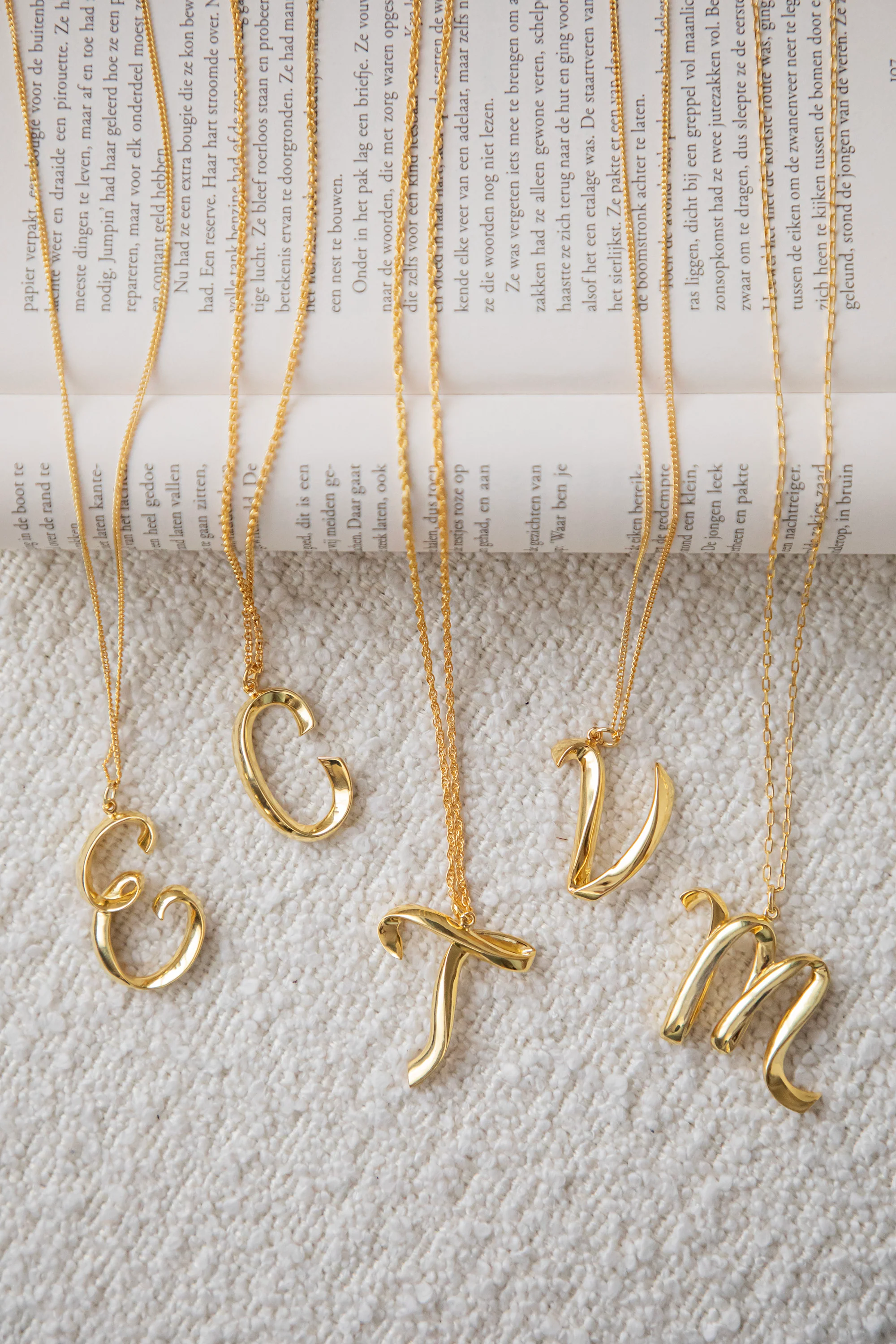 Alphabet C Gold - Ketting - Image 8
