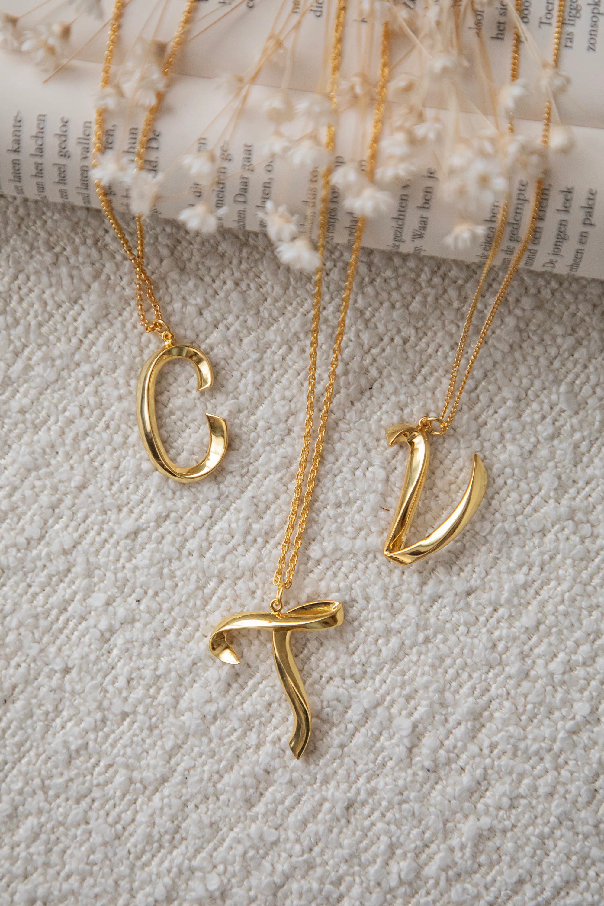 Alphabet C Gold - Ketting - Image 4