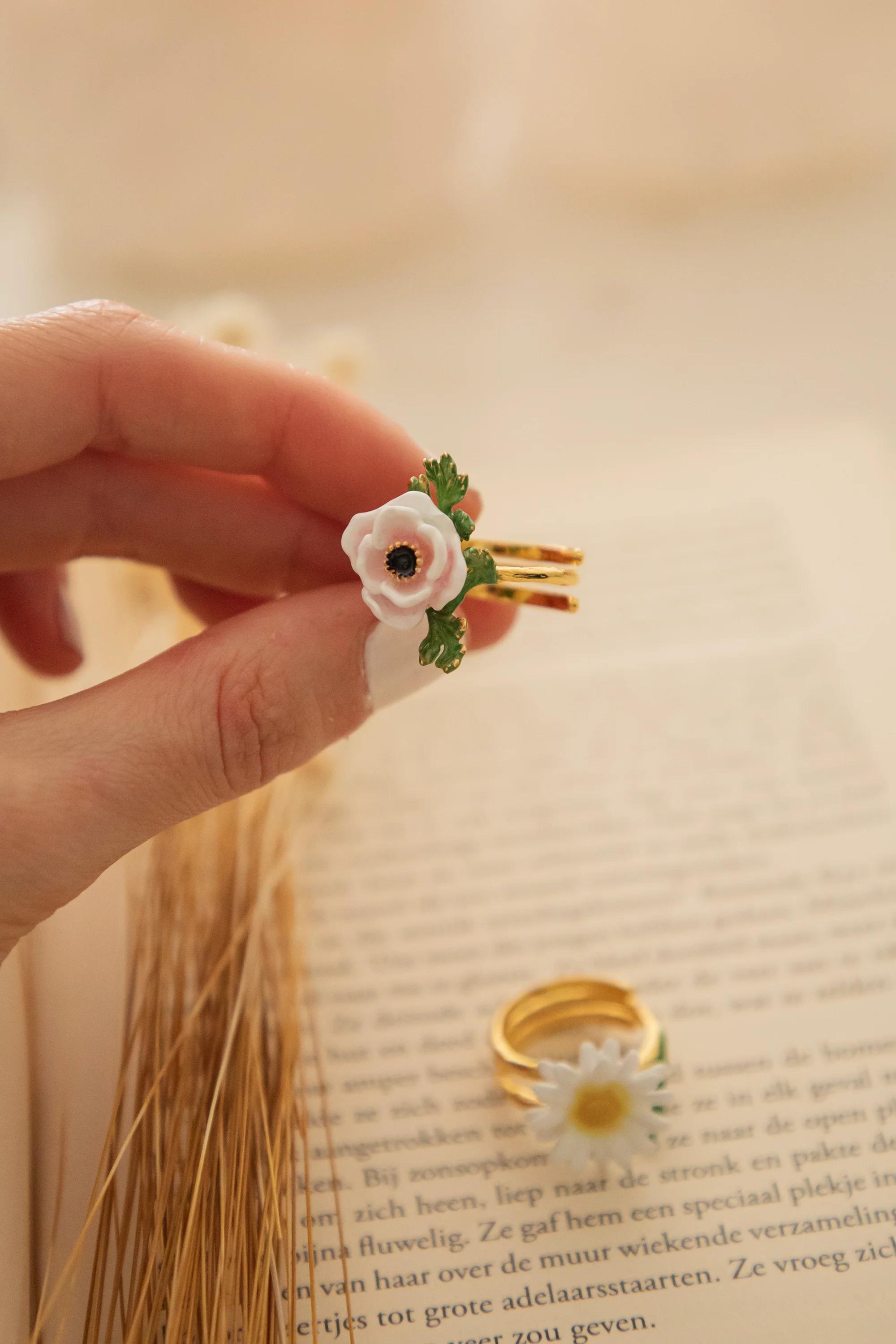 Anemone White - Ring - Image 4