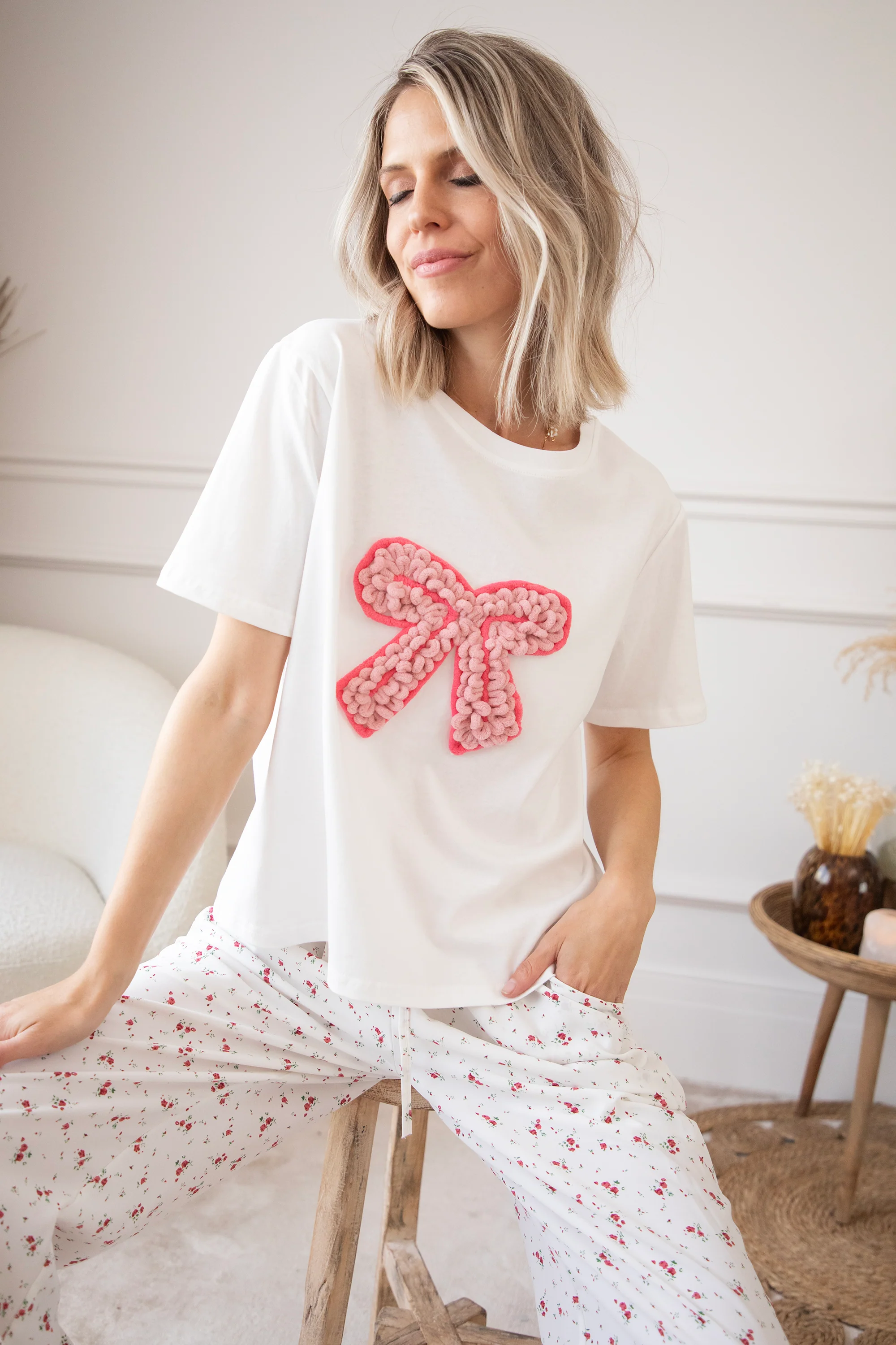 Bow Chenille White/Pink - T-Shirt - Image 3