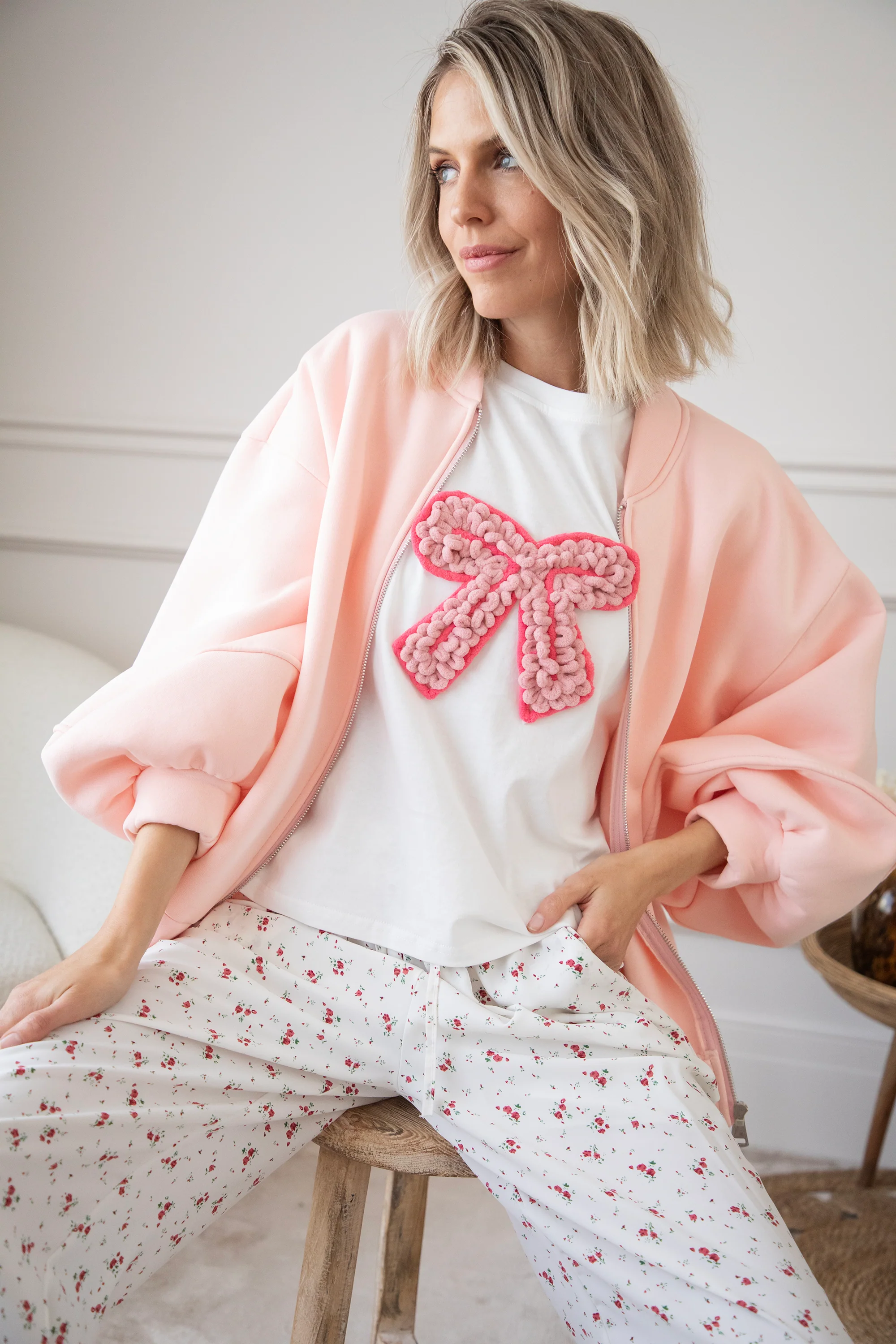 Bow Chenille White/Pink - T-Shirt - Image 5