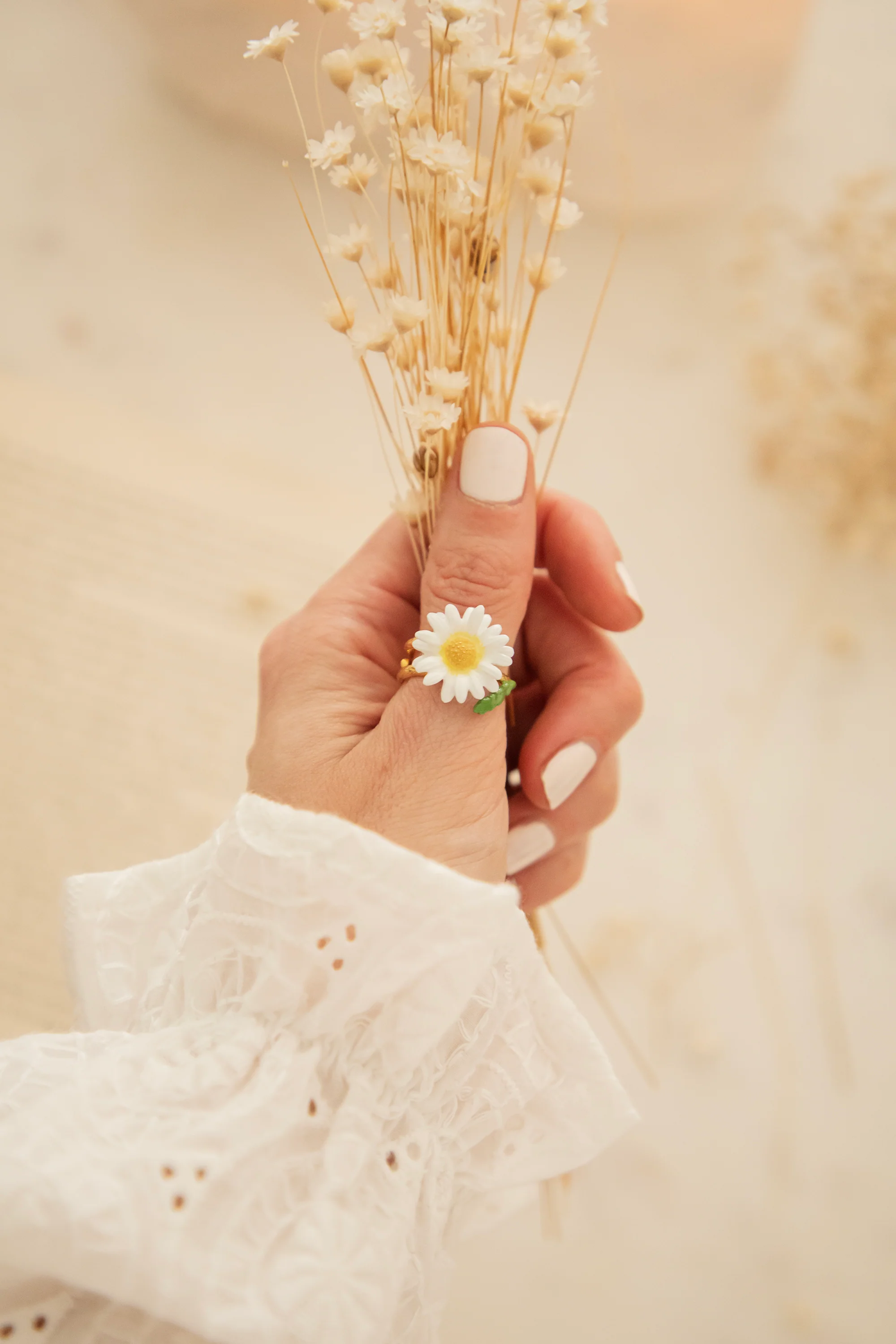 Daisy White - Ring - Image 5
