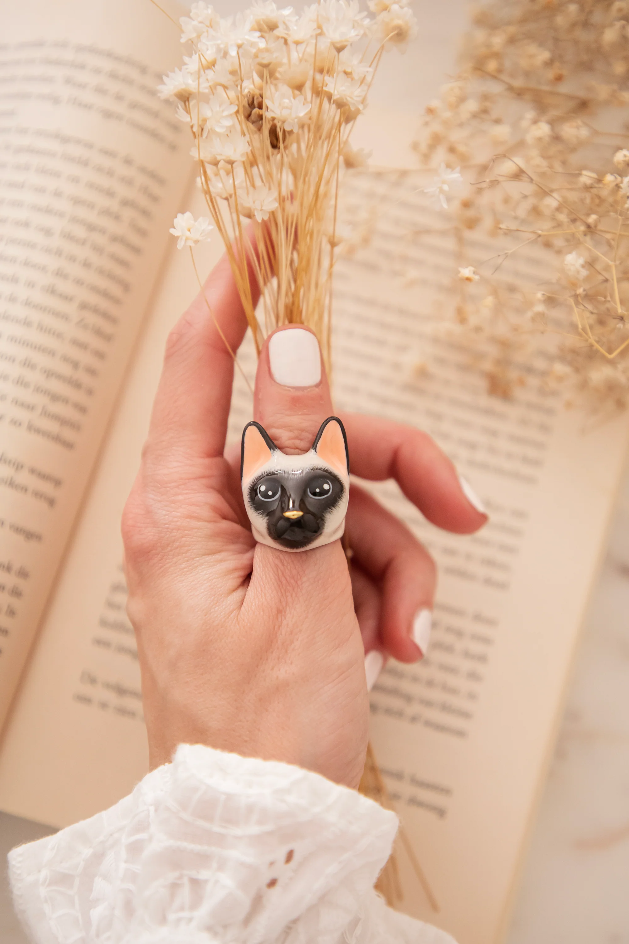 Dalah Cat Beige/Black - Ring - Image 7