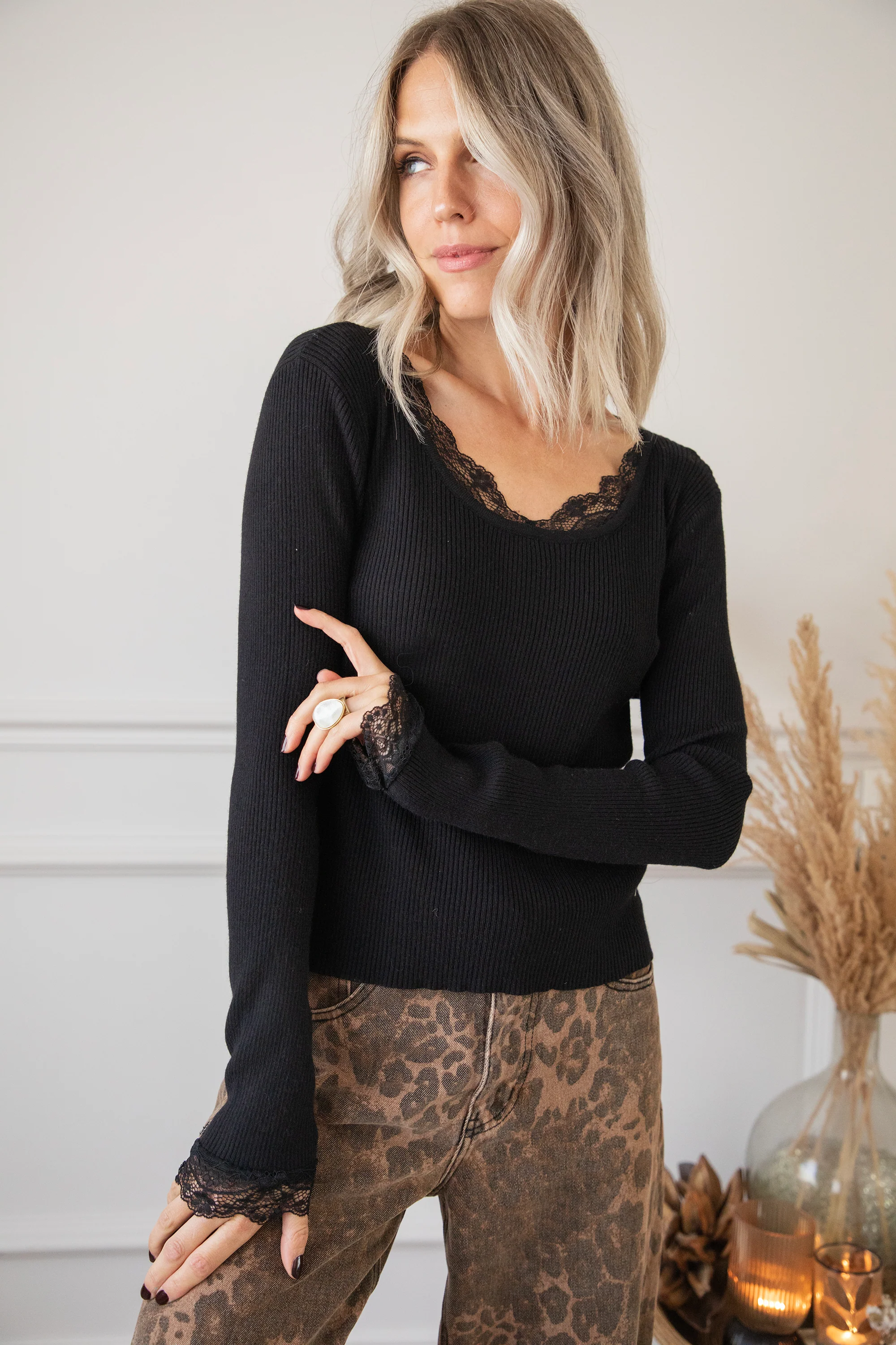 Elsie Laced Black - Longsleeve - Image 14