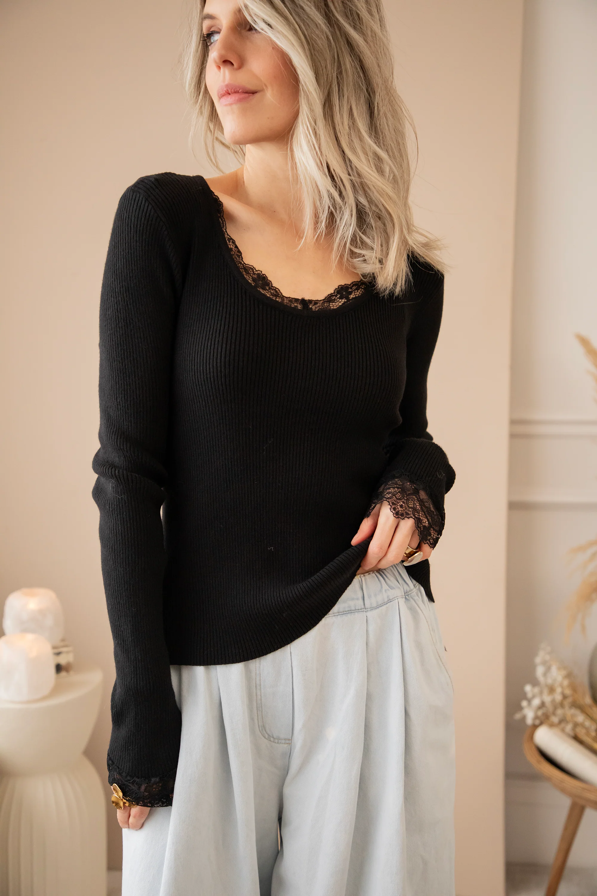 Elsie Laced Black - Longsleeve - Image 3