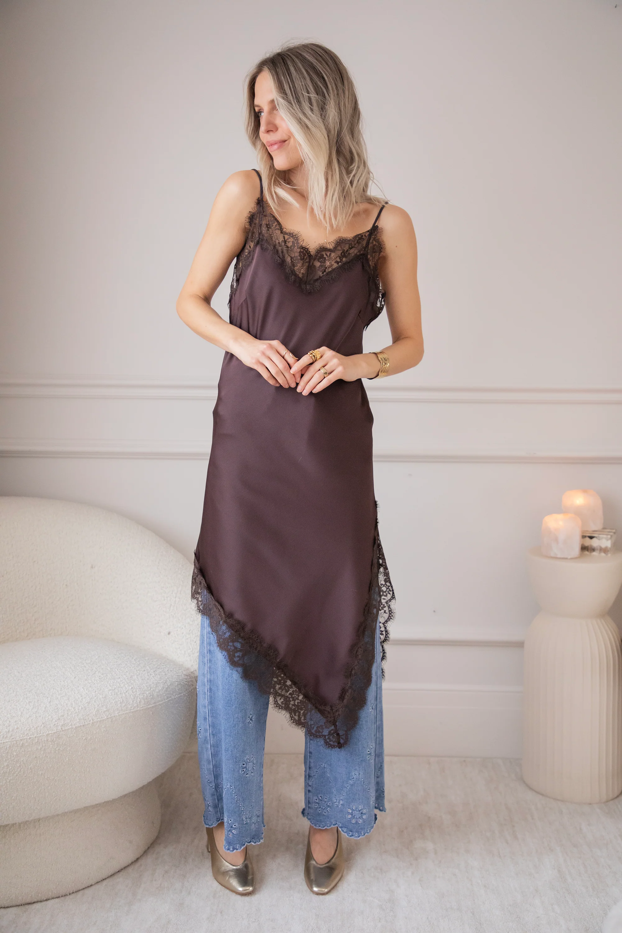 Sibelle Lace Assymetric Choco - Jurk - Image 4