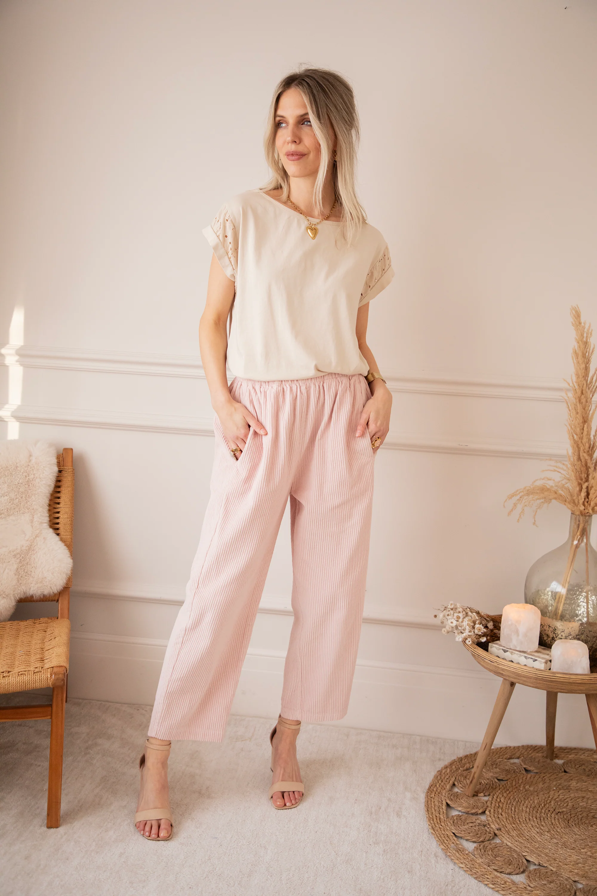 Sleeves Of Embroidery Anglaise Taupe - T-Shirt - Image 4