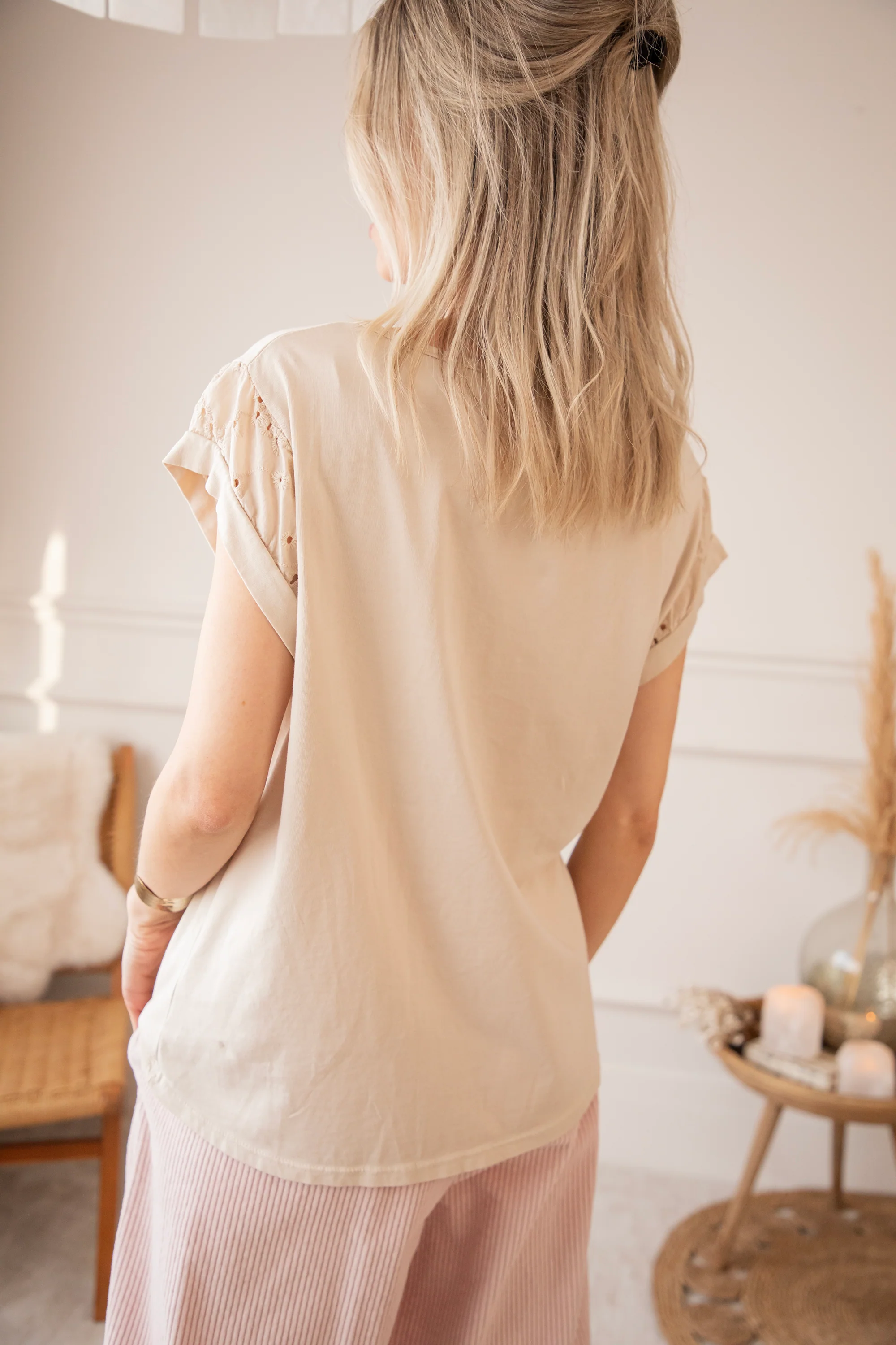 Sleeves Of Embroidery Anglaise Taupe - T-Shirt - Image 5