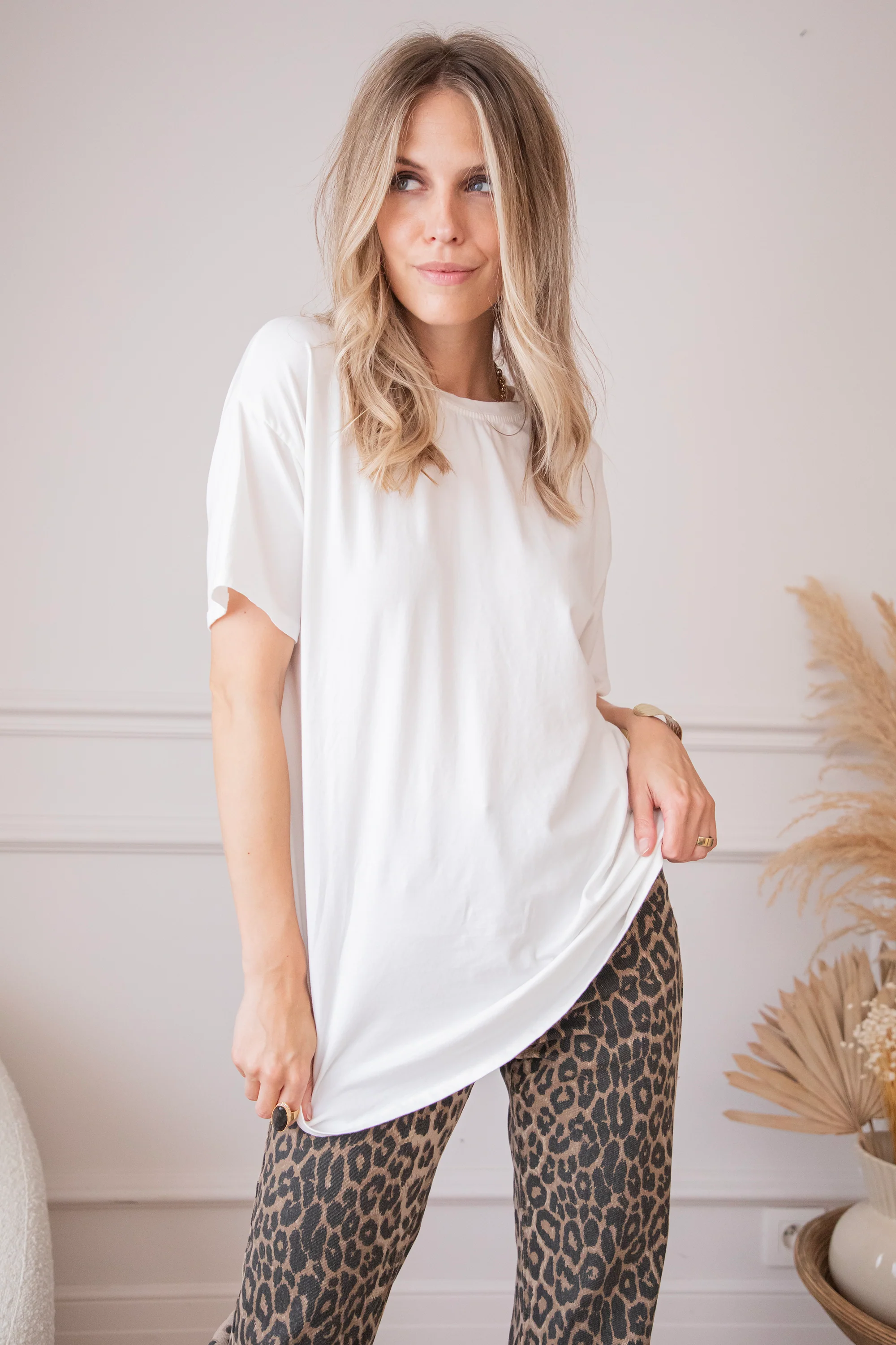 The Base White - T-Shirt - Image 23